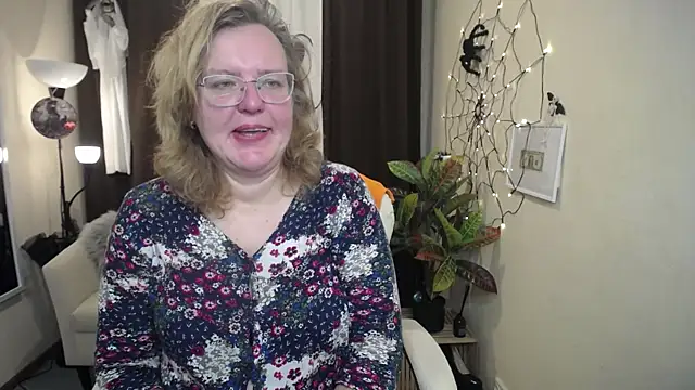 VestaWoody online show from 10-31-25, 07:05