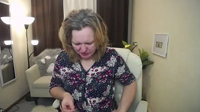 VestaWoody online show from 11-17-25, 07:01