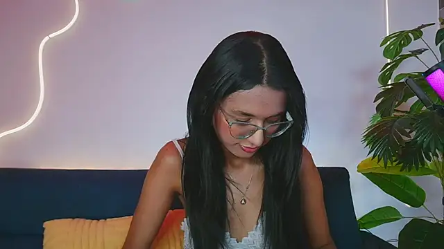 luna valen online show from 05-23-26, 04:00