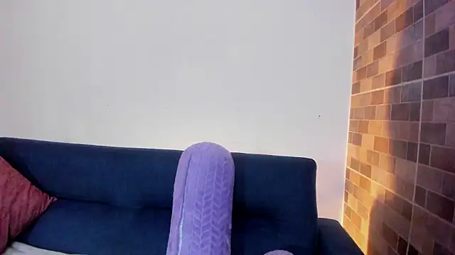 luna valen online show from 11-13-25, 04:49