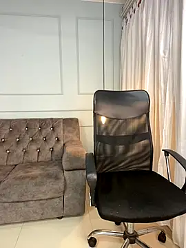 Rose monroee online show from 11-17-25, 07:29