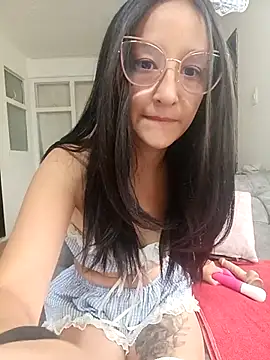 Snapshot of Ana_Monrrow2 chatting on 10-27-25, 04:08 Ana Monrrow2 online show from 10-27-25, 04:08