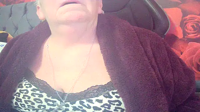 Playful MILF Demi online show from 02-27-26, 11:48