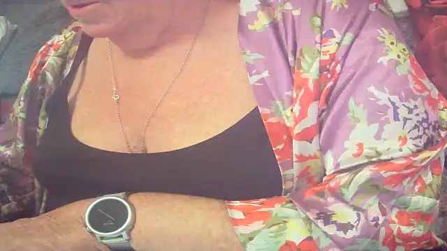 Playful MILF Demi online show from 05-08-26, 09:24