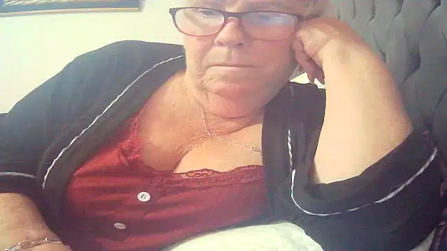 Playful MILF Demi online show from 04-15-26, 09:59