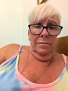 Playful MILF Demi online show from 07-03-26, 11:11