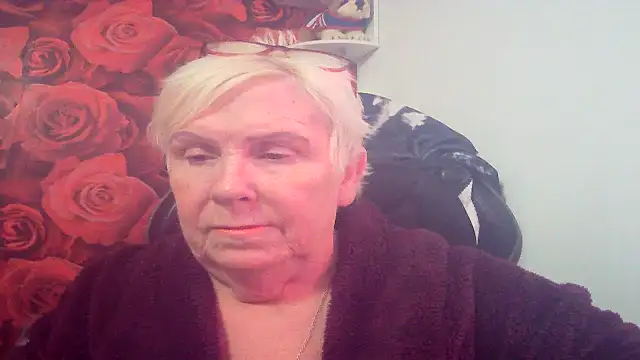 Playful MILF Demi online show from 04-15-26, 07:58