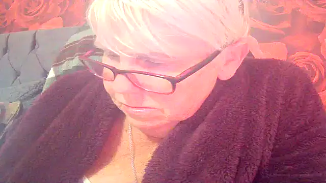 Playful MILF Demi online show from 06-17-26, 09:36