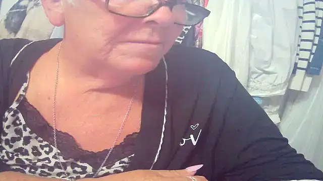 Playful MILF Demi online show from 07-23-26, 09:22