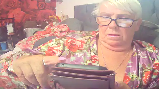 Playful MILF Demi online show from 07-17-26, 08:11