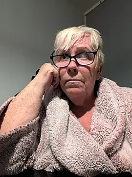 Playful MILF Demi online show from 10-23-25, 07:34