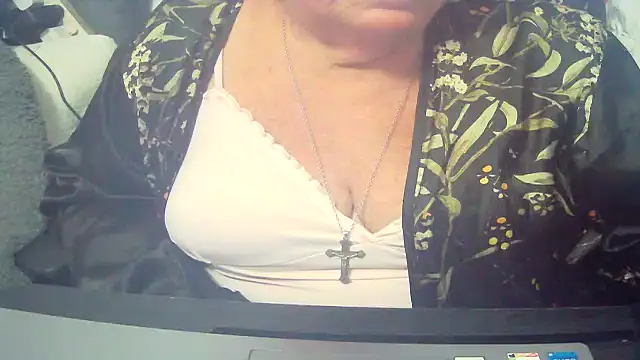 Playful MILF Demi online show from 07-22-26, 11:01