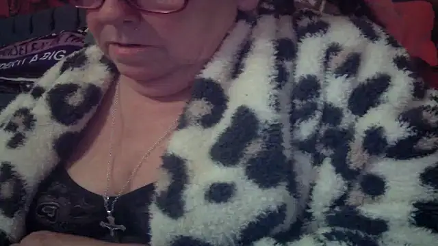 Playful MILF Demi online show from 04-21-26, 09:43