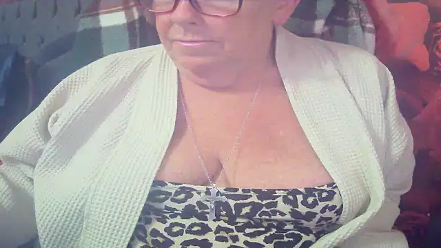 Playful MILF Demi online show from 06-11-26, 08:50
