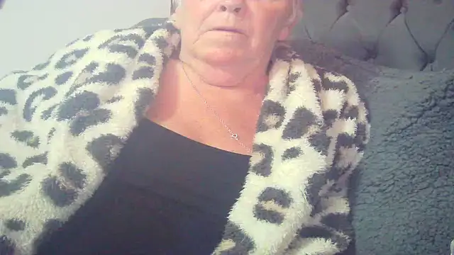 Playful MILF Demi online show from 05-08-26, 09:40