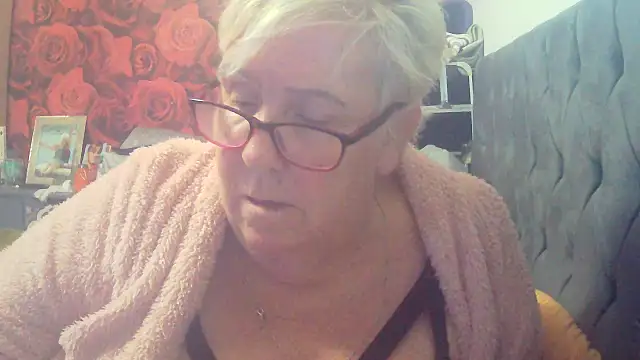 Playful MILF Demi online show from 11-06-25, 09:57