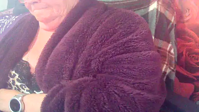 Playful MILF Demi online show from 05-10-26, 06:32