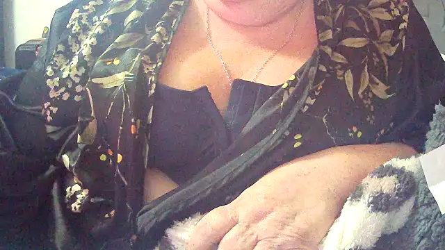 Playful MILF Demi online show from 02-08-26, 11:57