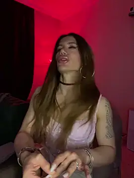 LyraEva online show from 10-10-25, 10:43