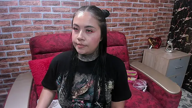Snapshot of ADAIRA_CALLIE chatting on 10-21-25, 11:09 ADAIRA CALLIE online show from 10-21-25, 11:09