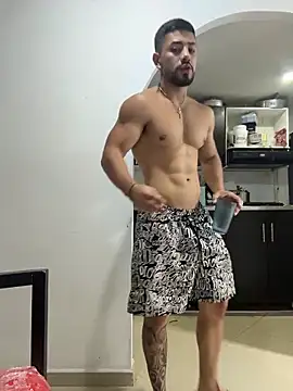 Snapshot of Ezzio_Scolaro chatting on 05-04-26, 01:42 Ezzio Scolaro online show from 05-04-26, 01:42