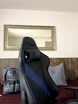 Ezzio Scolaro online show from 10-28-25, 12:11