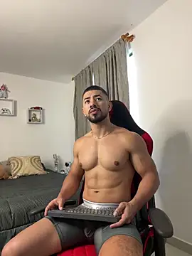 Ezzio Scolaro online show from 10-27-25, 12:06