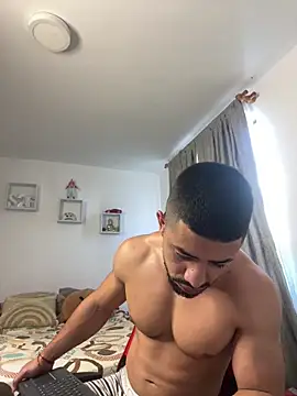 Ezzio Scolaro online show from 12-14-25, 01:06