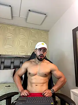 Ezzio Scolaro online show from 12-16-25, 10:03