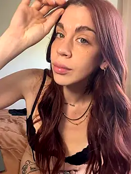 Snapshot of Maria-White chatting on 10-14-25, 02:39 Maria-White online show from 10-14-25, 02:39