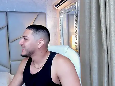 jasonshaw25 online show from 10-04-25, 12:23