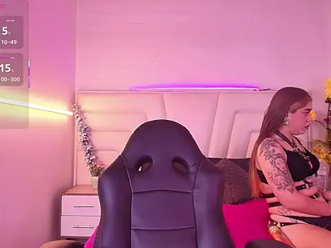 Snapshot of Elly_Astown chatting on 10-11-25, 05:25 Elly Astown online show from 10-11-25, 05:25