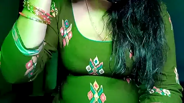 Snapshot of horny_milf_couple chatting on 05-09-26, 07:06 horny milf couple online show from 05-09-26, 07:06