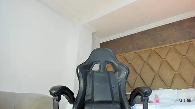 ScarletEvanss  online show from 03-17-26, 11:24