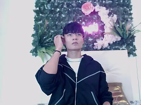 Snapshot of alex_russo__ chatting on 10-28-25, 11:25 alex russo online show from 10-28-25, 11:25