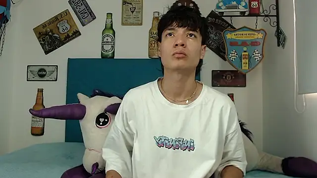 Snapshot of alex_russo__ chatting on 03-19-26, 06:41 alex russo online show from 03-19-26, 06:41