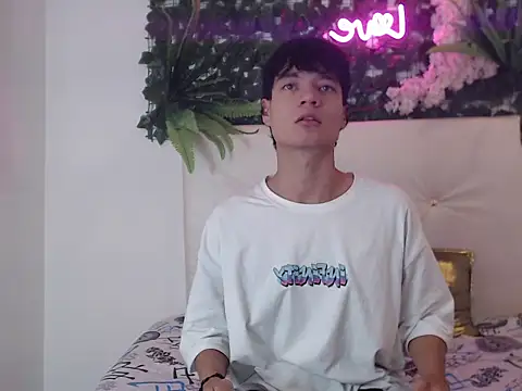 Snapshot of alex_russo__ chatting on 10-24-25, 03:27 alex russo online show from 10-24-25, 03:27