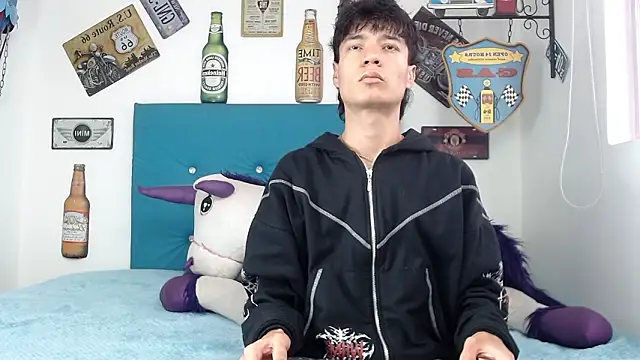 Snapshot of alex_russo__ chatting on 03-20-26, 08:43 alex russo online show from 03-20-26, 08:43