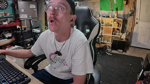 AverageMaleJay online show from 05-18-26, 12:44