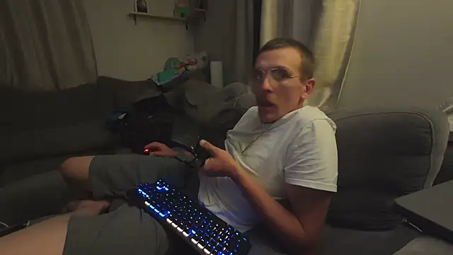 AverageMaleJay online show from 06-18-26, 03:27