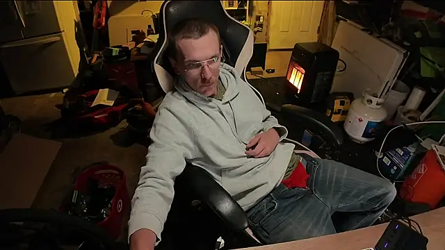 AverageMaleJay online show from 05-24-26, 02:44