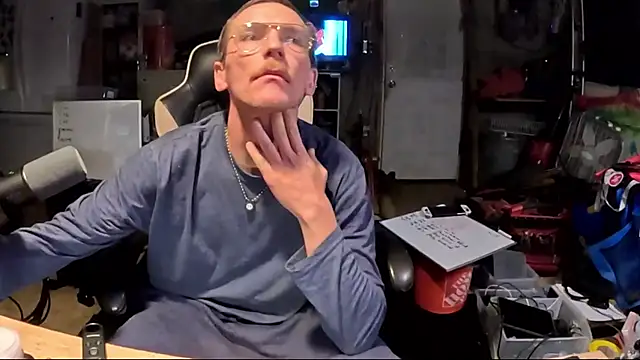 AverageMaleJay online show from 11-09-25, 02:37