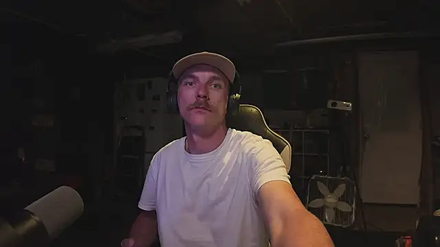 AverageMaleJay online show from 05-17-26, 01:49