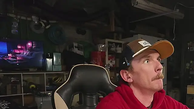 AverageMaleJay online show from 11-05-25, 03:20