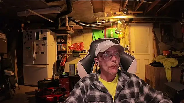 AverageMaleJay online show from 05-22-26, 03:04