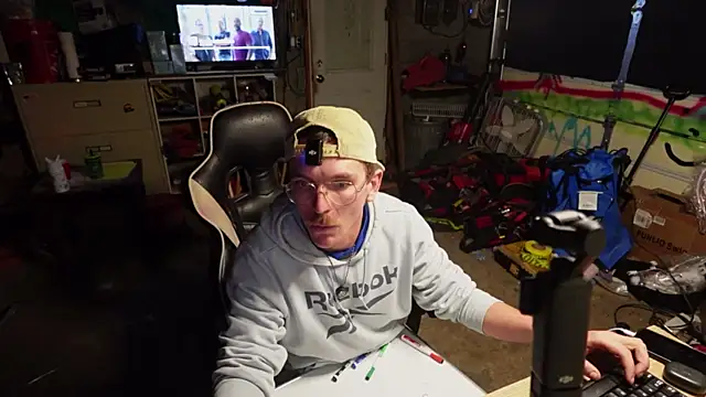 AverageMaleJay online show from 11-04-25, 01:53