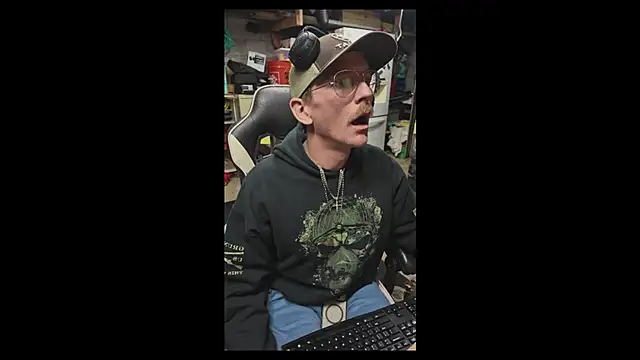 AverageMaleJay online show from 11-07-25, 03:55