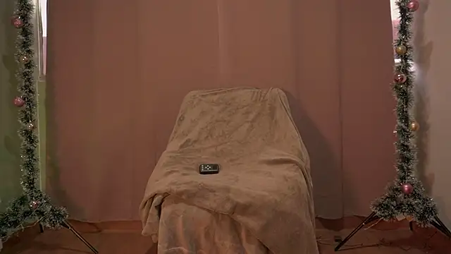  issy online show from 12-21-25, 01:13