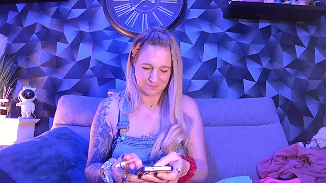 Delichieuse5 online show from 03-06-25, 08:37