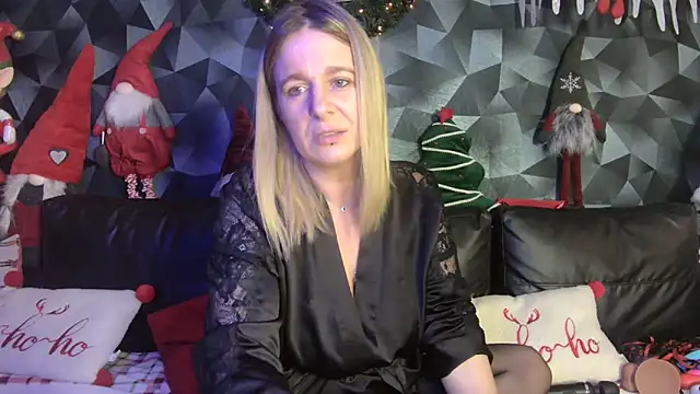 Delichieuse5 online show from 12-15-25, 08:47